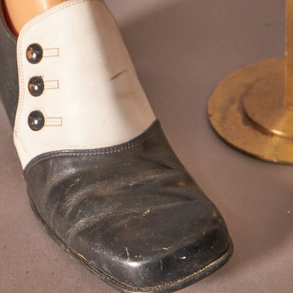 1970s Mod Black and White Heeled Loafers Shoes main image 4